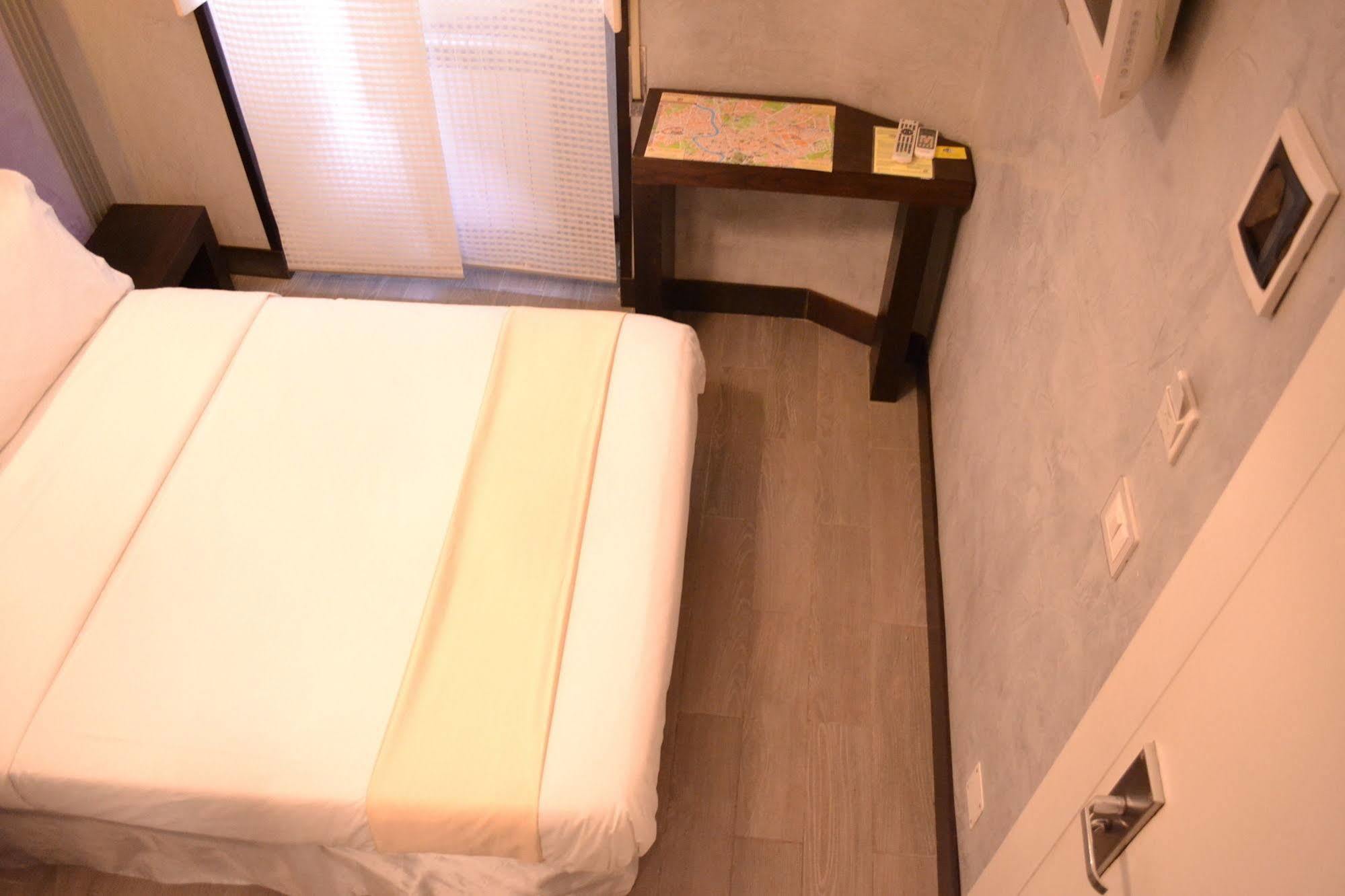 Tiburtina House Hotell Rom Exteriör bild