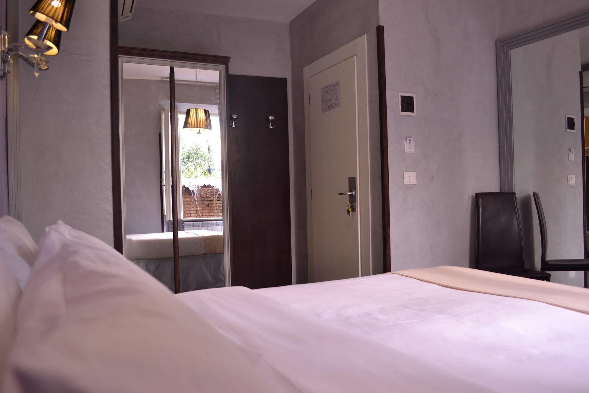 Tiburtina House Hotell Rom Exteriör bild