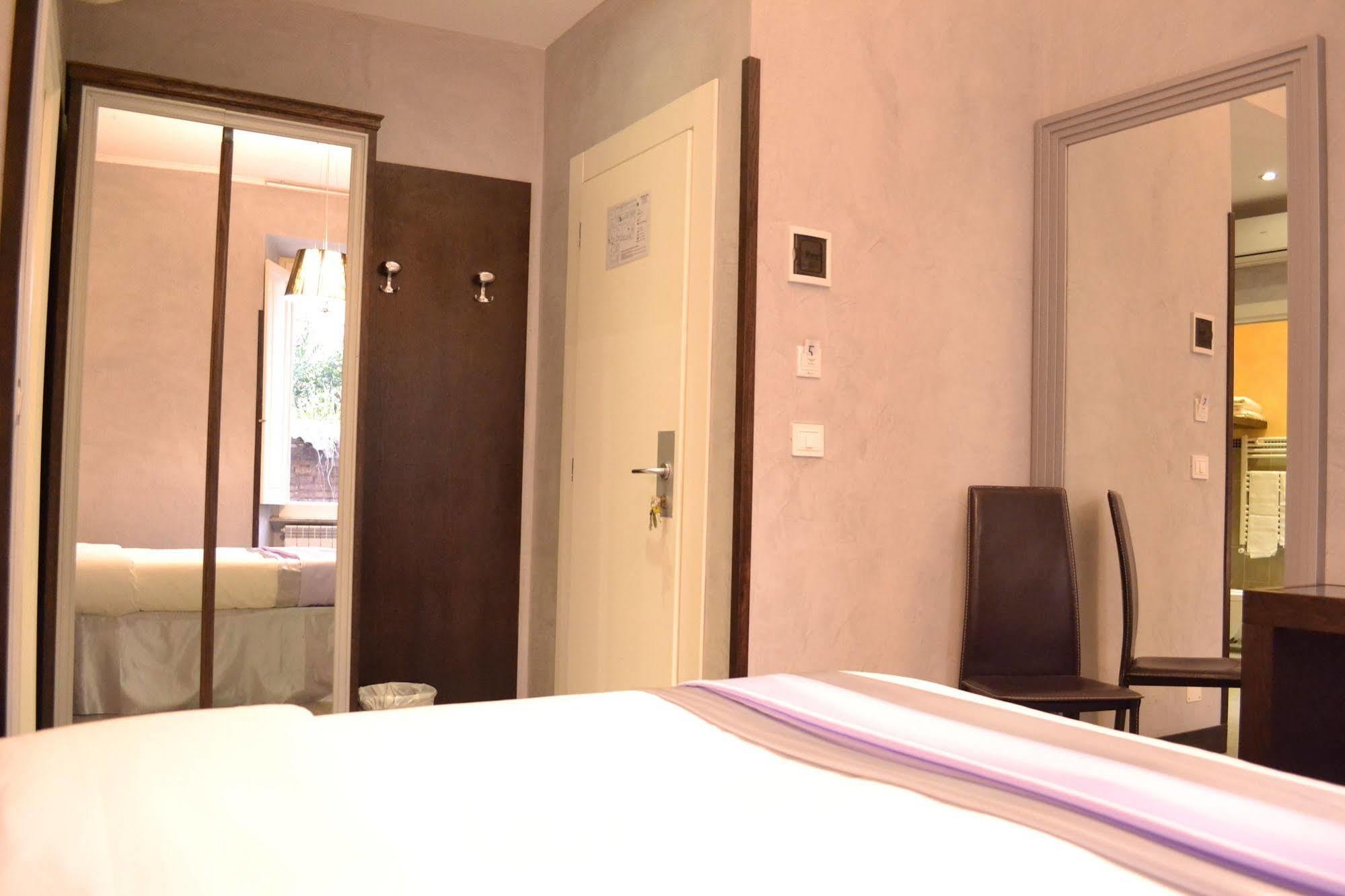Tiburtina House Hotell Rom Exteriör bild